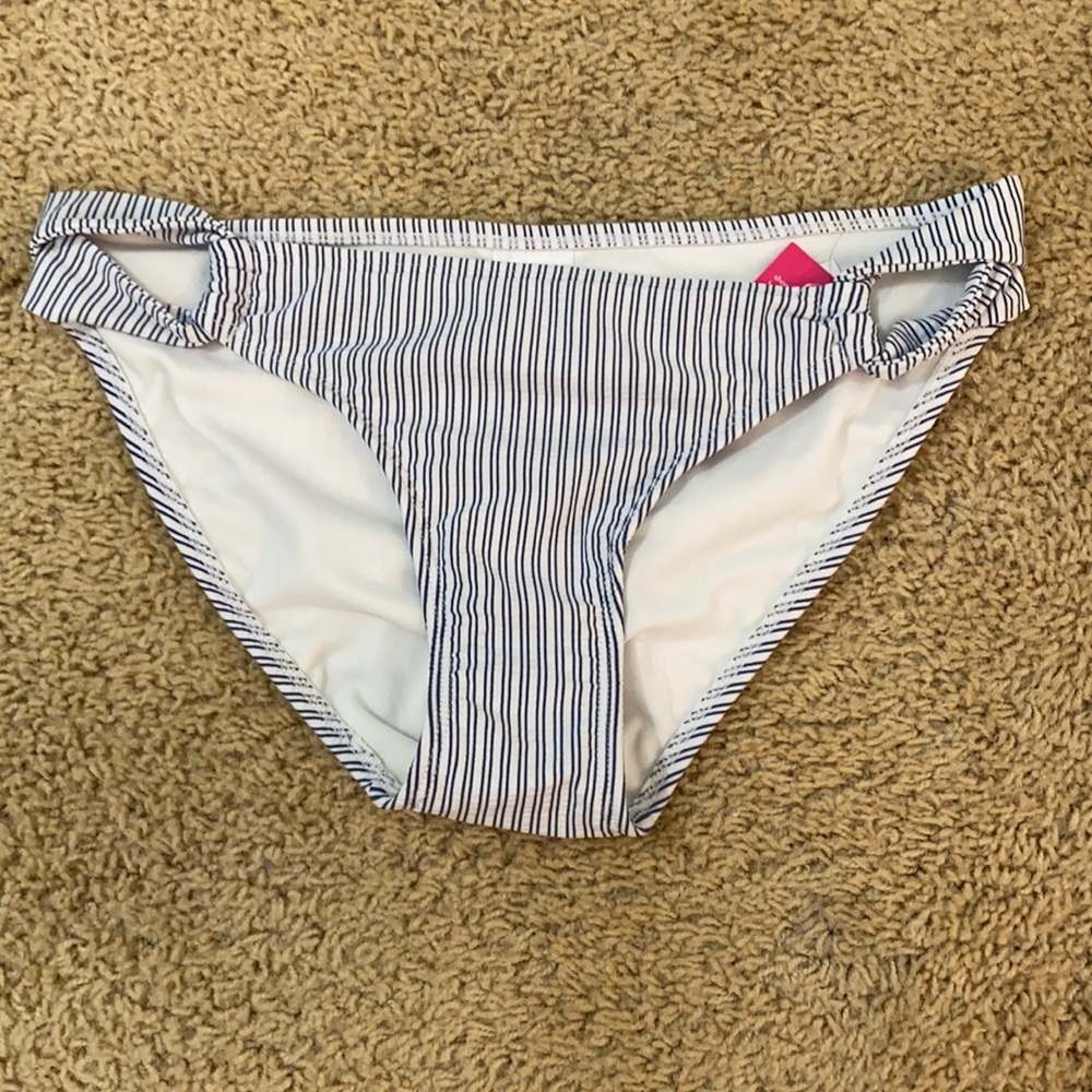 Stripe bikini bottom! Size M. Never been worn- tag on!
